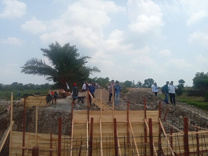 PEMBANGUNAN JEMBATAN DIKAMPUNG SUNGAI LUAR 